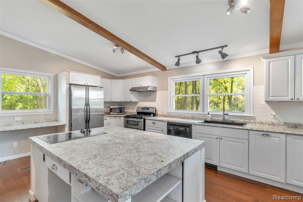 609 West Silver Lake Road Fenton, MI 48430 - Photo 7 of 37