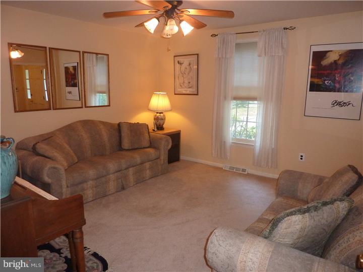 260 Sycamore Mills Road Media, PA 19063 - Photo 10 of 25 Living Room