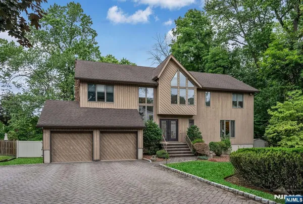 $1,600,000 | 12 Jason Woods Road, Closter, NJ 07624