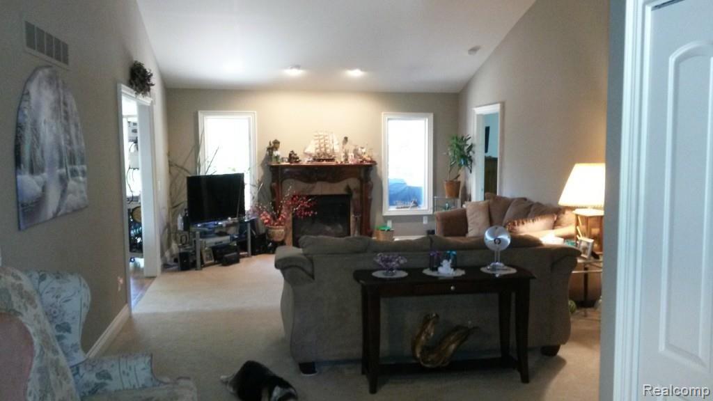 21154 Gill Road Farmington Hills, MI 48335 - Photo 32 of 37
