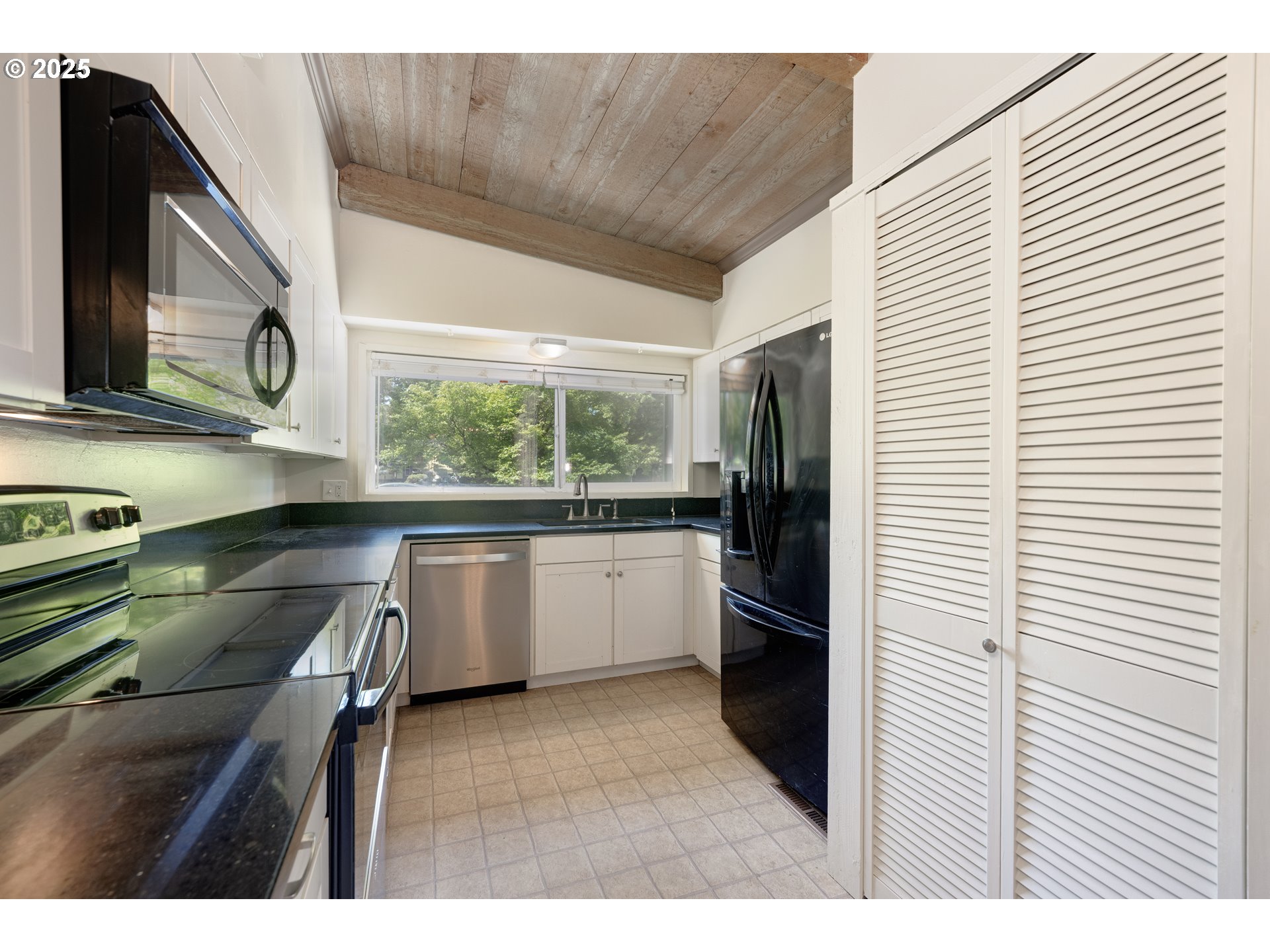 5370 Southwest Washington Avenue Beaverton, OR 97005 - Photo 11 of 25 Gallery Image 11