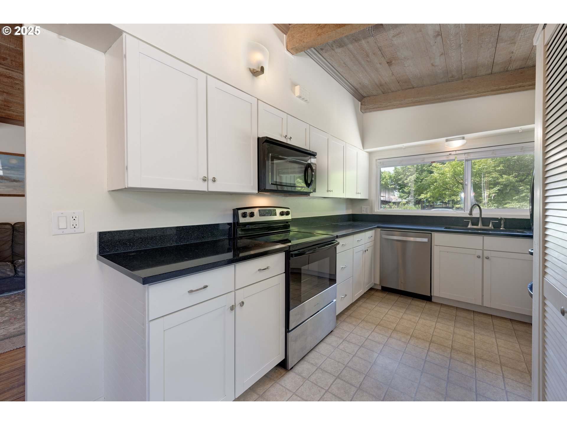 5370 Southwest Washington Avenue Beaverton, OR 97005 - Photo 12 of 25 Gallery Image 12
