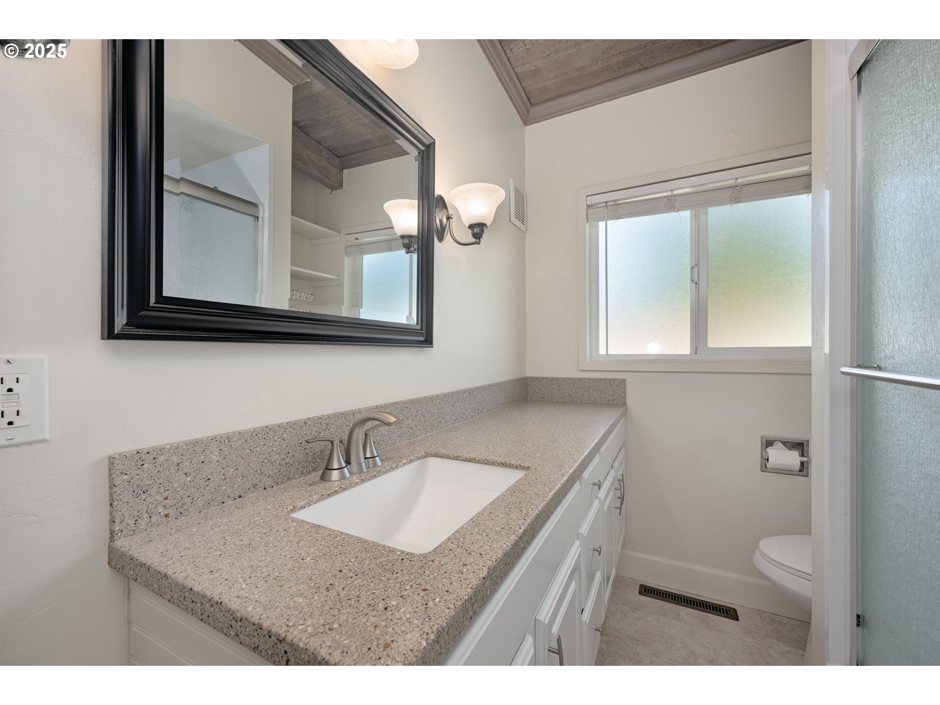 5370 Southwest Washington Avenue Beaverton, OR 97005 - Photo 15 of 25 Gallery Image 15
