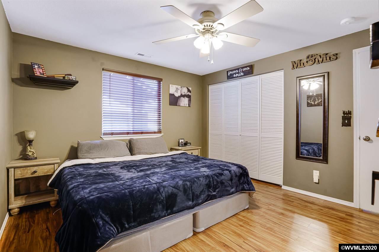 1056 B Loop Lebanon, OR 97355 - Photo 25 of 29