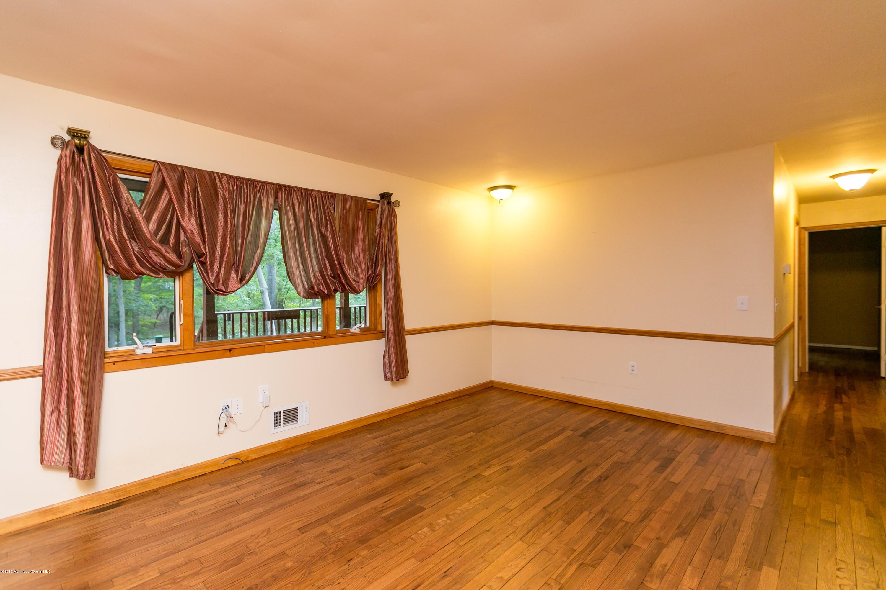 757 Green Valley Road Jackson, NJ 08527 - Photo 11 of 25 Living Room