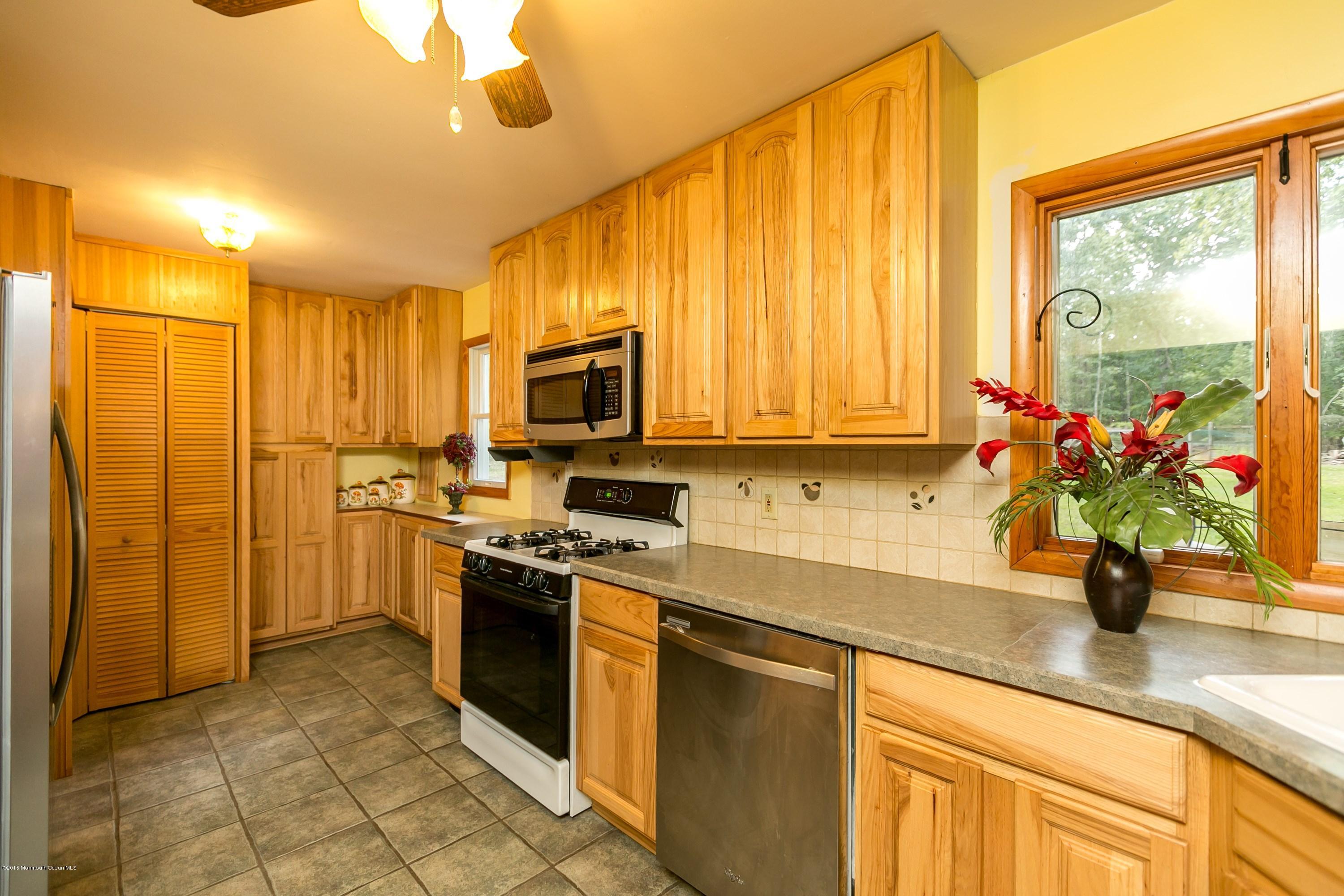 757 Green Valley Road Jackson, NJ 08527 - Photo 8 of 25 Kitchen