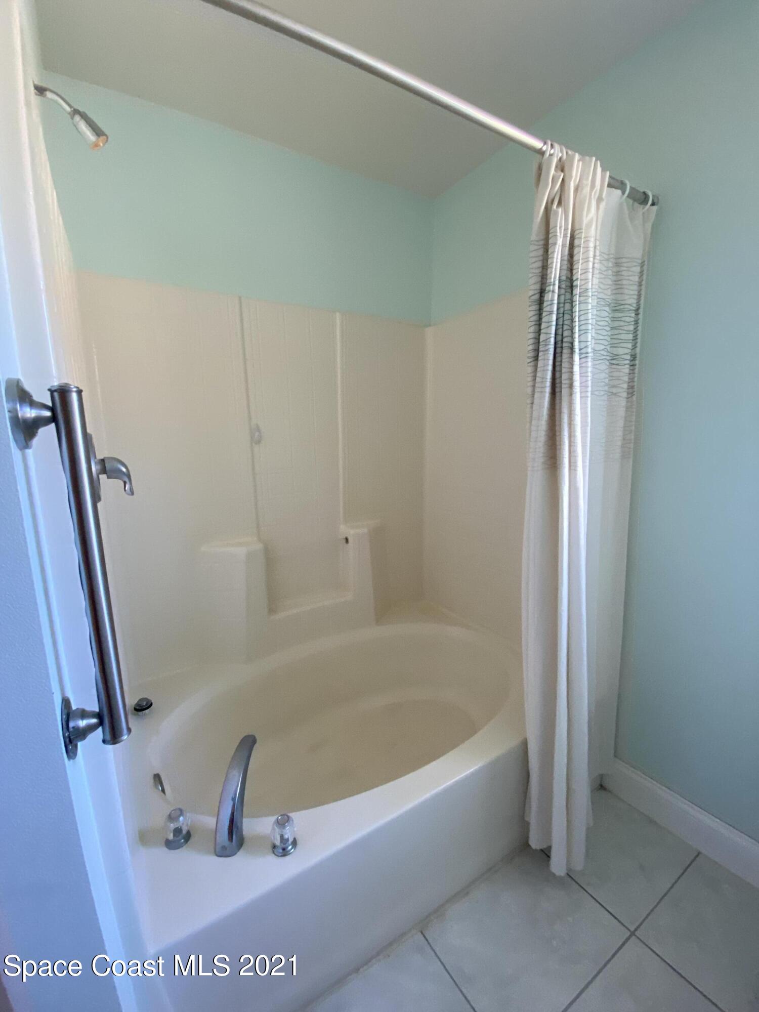 2481 Anchor Road Southeast Palm Bay, FL 32909 - Photo 26 of 32 a bath tub sitting next to a shower