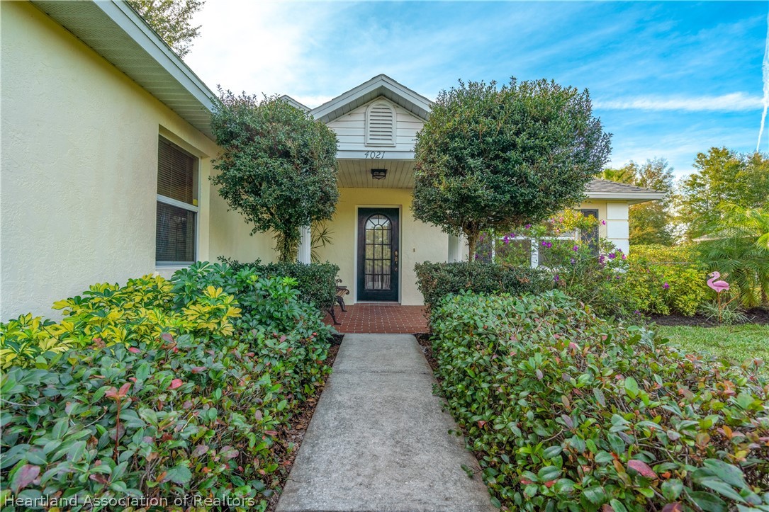 4021 Loquat Road Sebring, FL 33875 - Photo 2 of 26 a front view of a house with garden