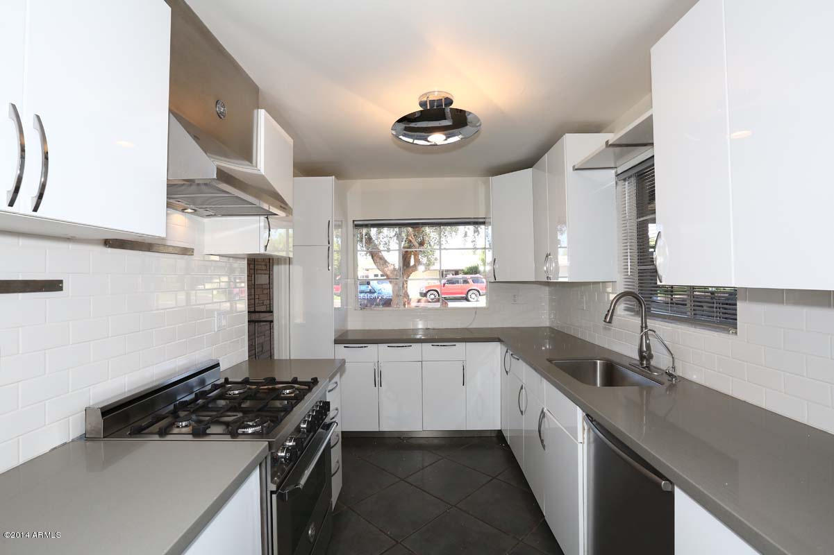 443 West Cheery Lynn Road Phoenix, AZ 85013 - Photo 3 of 20 Kitchen2