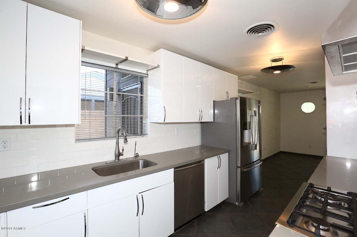 443 West Cheery Lynn Road Phoenix, AZ 85013 - Photo 4 of 20 Kitchen