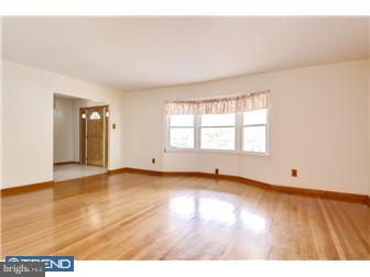 150 Conrow Road Delran, NJ 08075 - Photo 4 of 17 Living Room