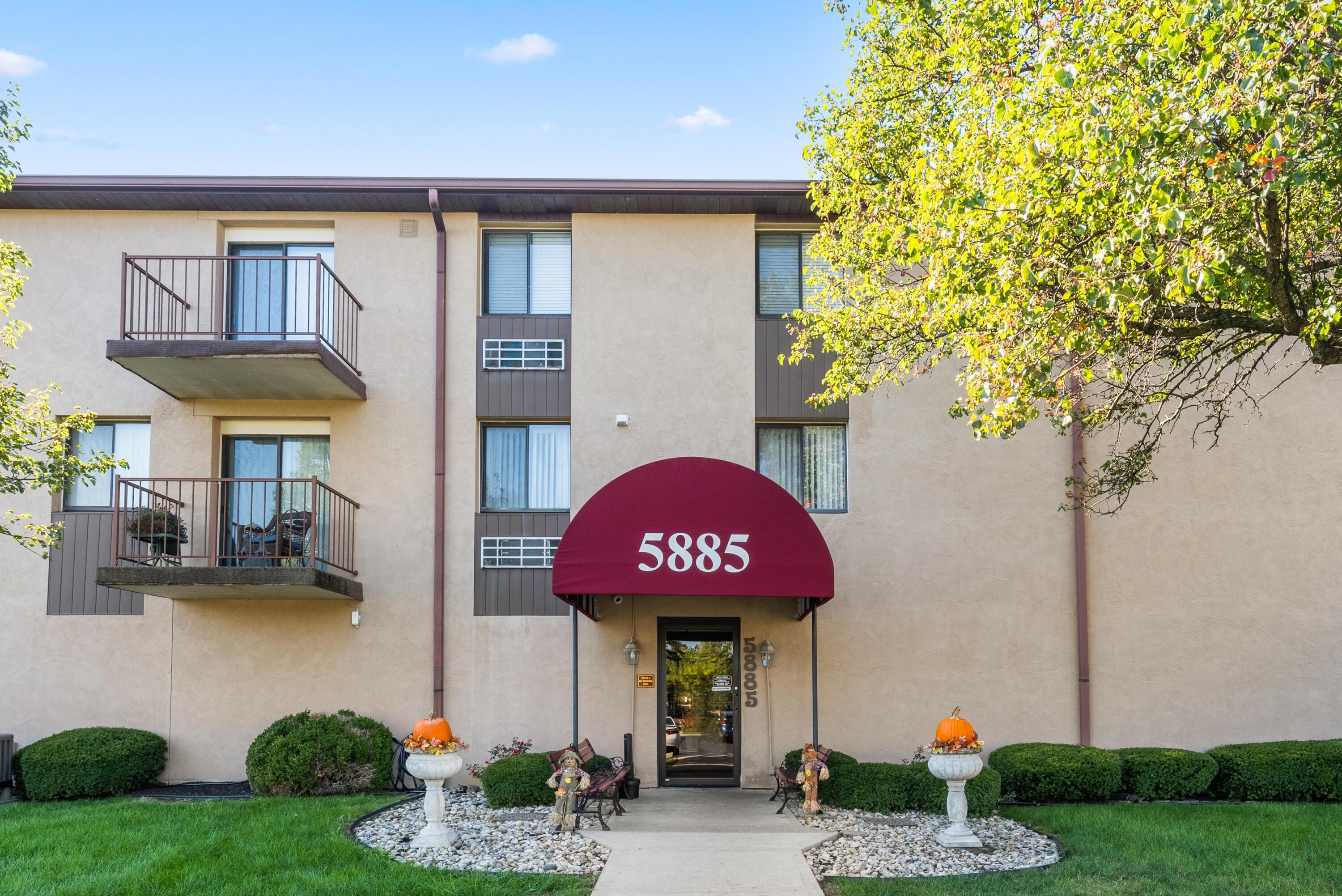 5885 Beechcroft Road, Unit 108 Columbus, OH 43229 - Photo 2 of 23 DSC09274