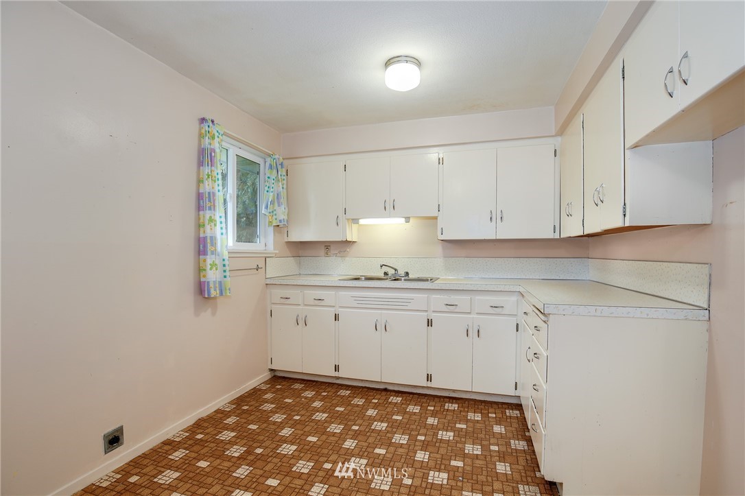 7727 Tyee Road Everett, WA 98203 - Photo 8 of 24