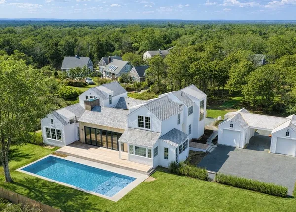 $7,950,000 | 2 Lexington Avenue, Edgartown, MA 02539