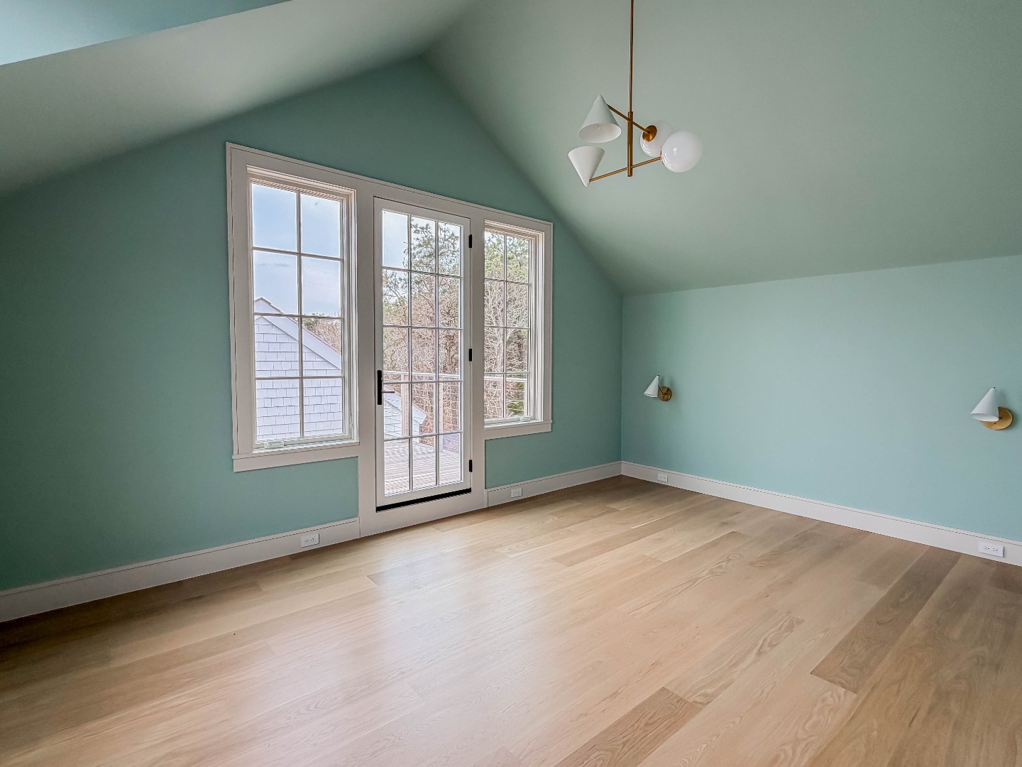 2 Lexington Avenue Edgartown, MA 02539 - Photo 36 of 41 an empty room with windows and closet