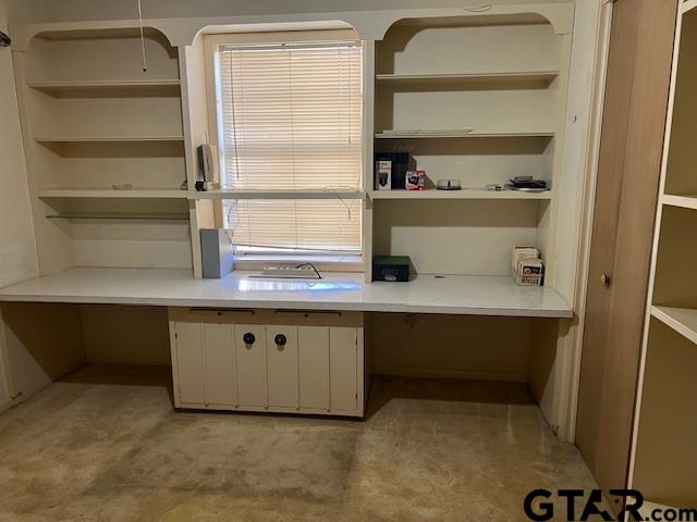 216 Arch Davis Road Pittsburg, TX 75686 - Photo 16 of 20 a room with cabinets