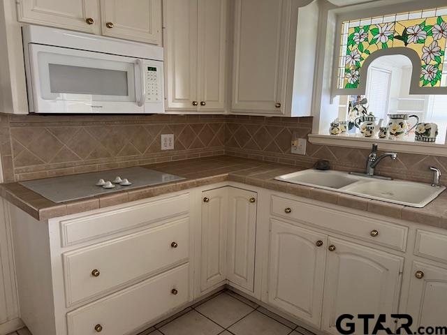 216 Arch Davis Road Pittsburg, TX 75686 - Photo 5 of 20 a kitchen with granite countertop white cabinets and a stove