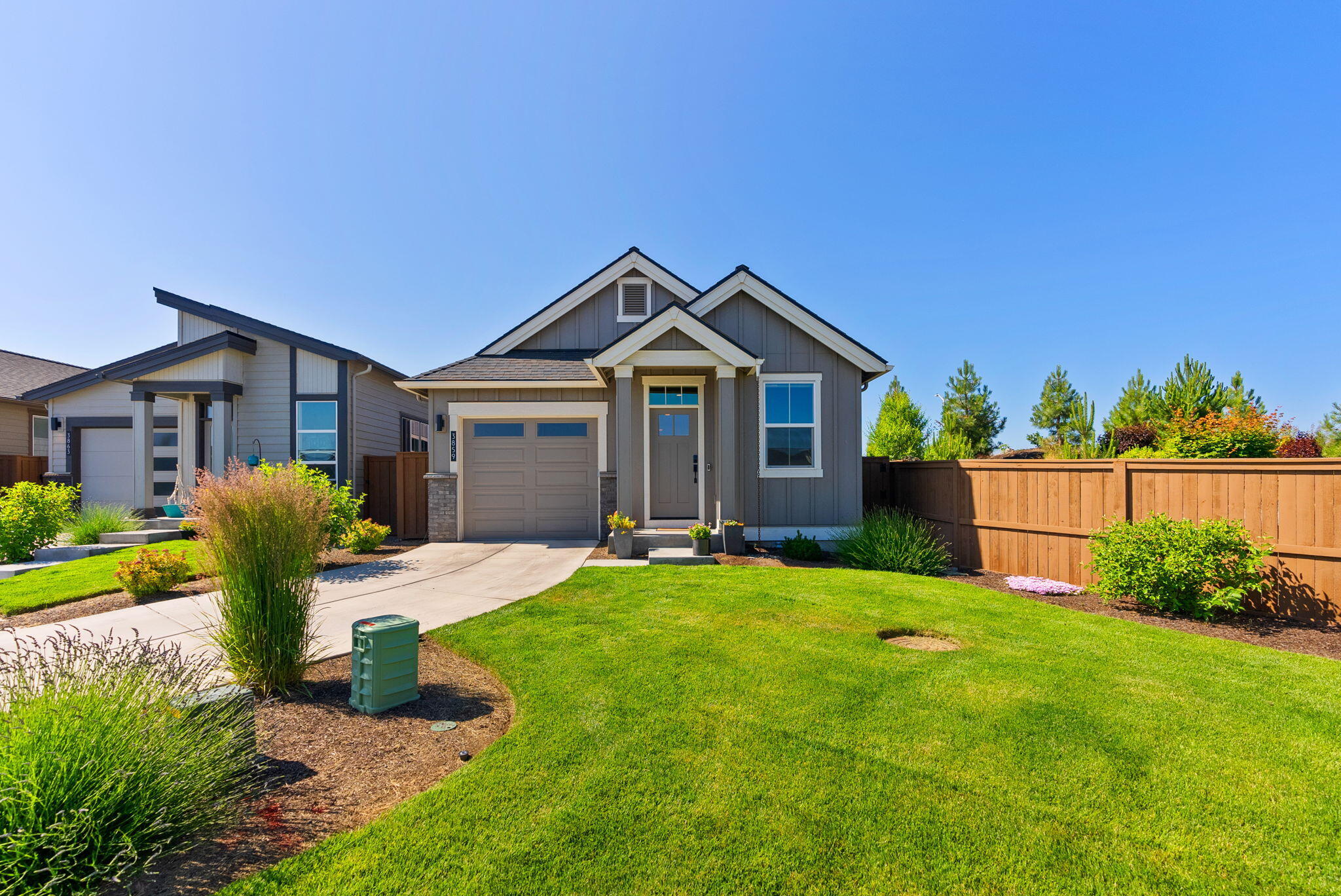 3859 Northeast Oakside Loop Bend, OR 97701 - Photo 4 of 51 Great Frontyard