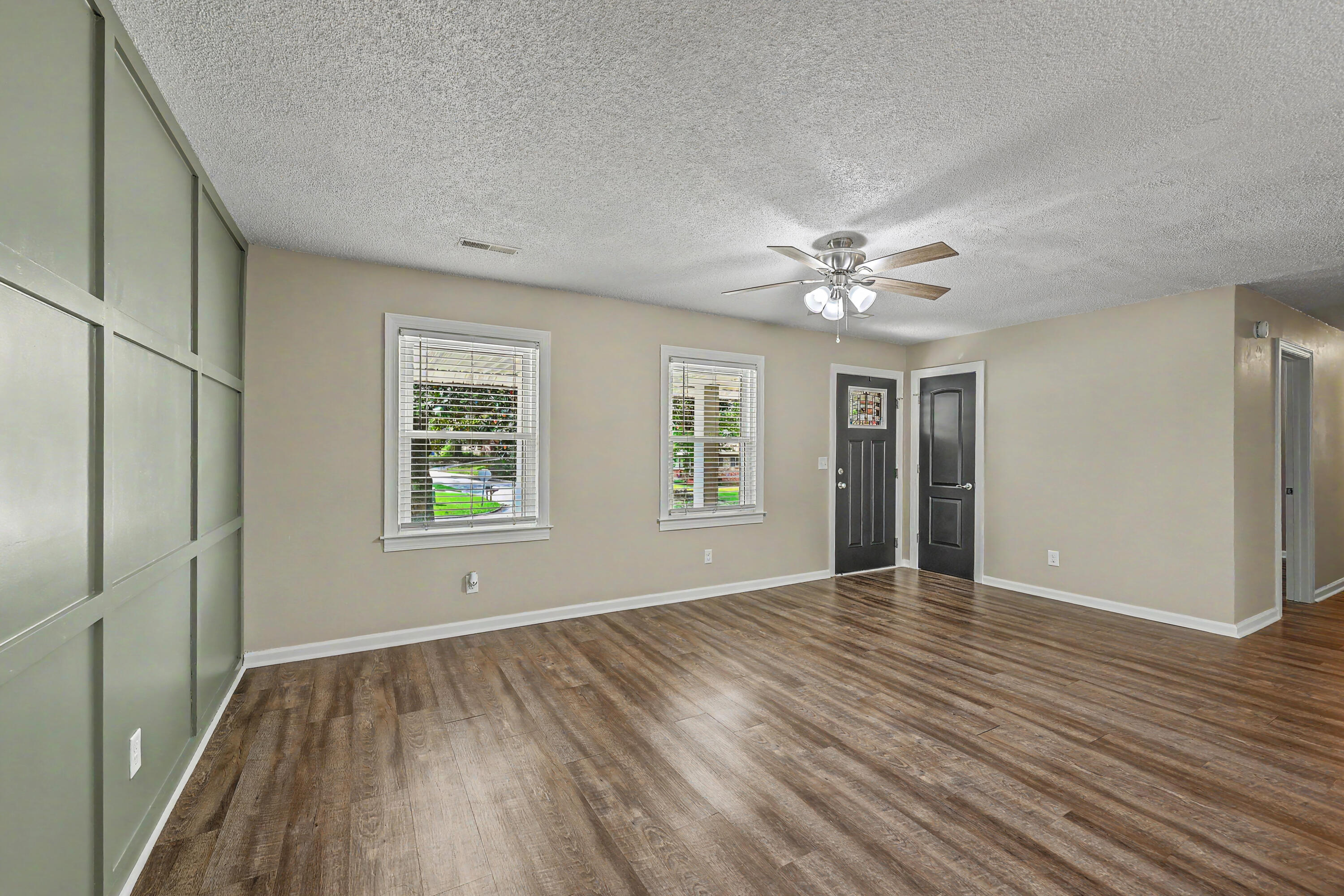 330 Oxford Road Ladson, SC 29456 - Photo 9 of 47 Living Room
