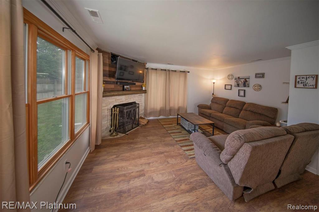 9221 Lee Road Brighton, MI 48116 - Photo 6 of 17