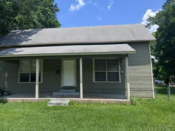 $1,200 | 2414-2416 Graham Street, Unit 2414, Paris, TX 75460