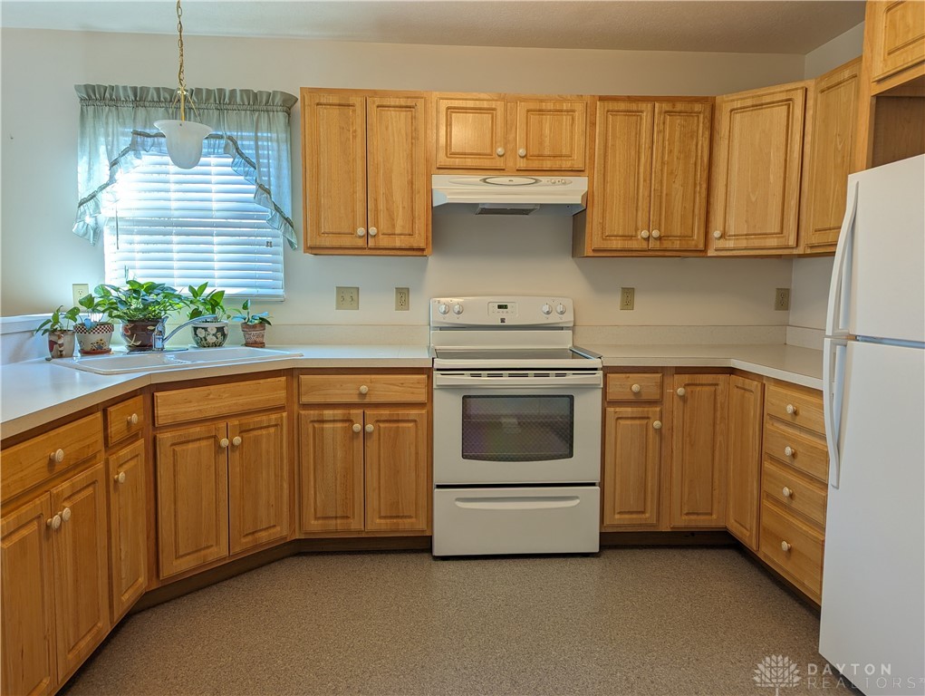 270 Hampton Trail Springfield, OH 45502 - Photo 3 of 28