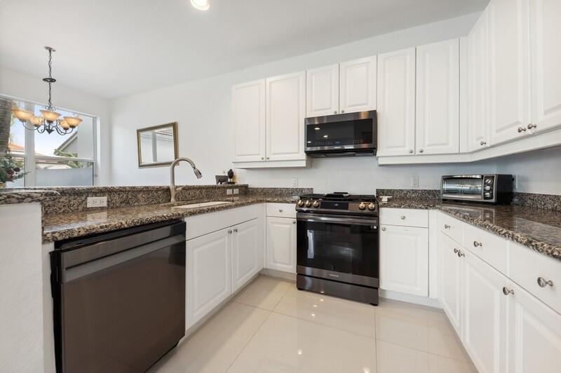 4285 Northwest 66th Place Boca Raton, FL 33496 - Photo 6 of 20 05_4285NW66thPlace_177002_Kitchen_FlexML