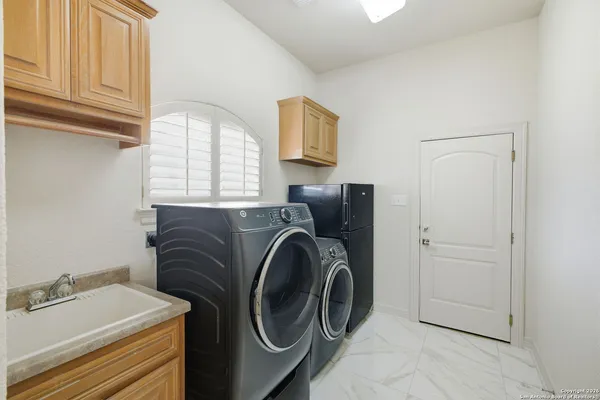 $1,050,000 | 9610 Trophy Oaks Drive, San Antonio, TX 78266