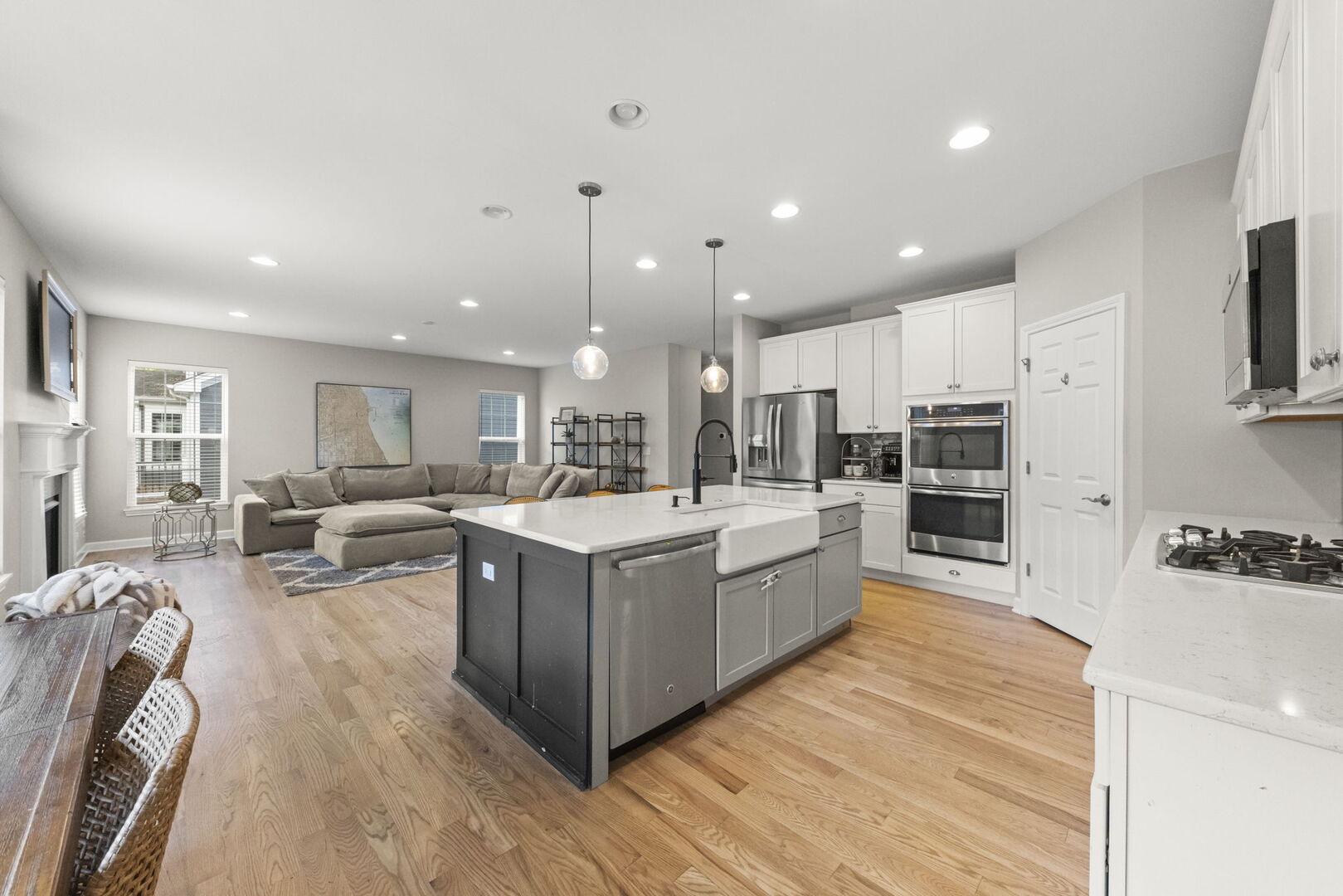 1240 West Thomas Road Wheaton, IL 60187 - Photo 12 of 58