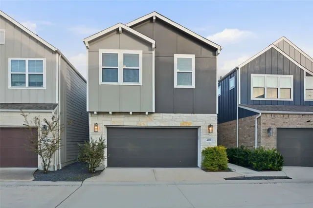 a front view of house with yard