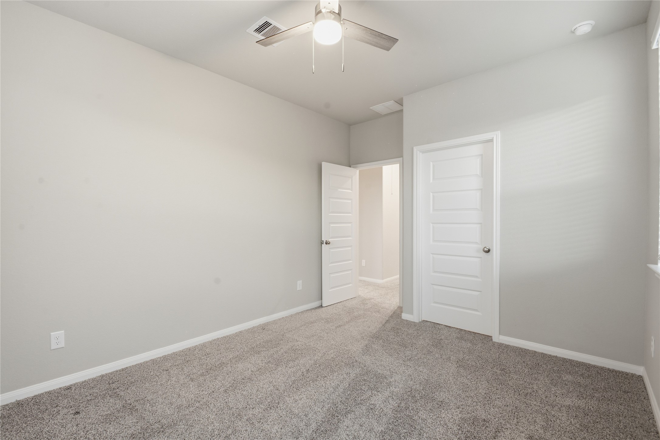 4106 Split Ivy Drive Houston, TX 77080 - Photo 25 of 34 an empty room with chandelier fan