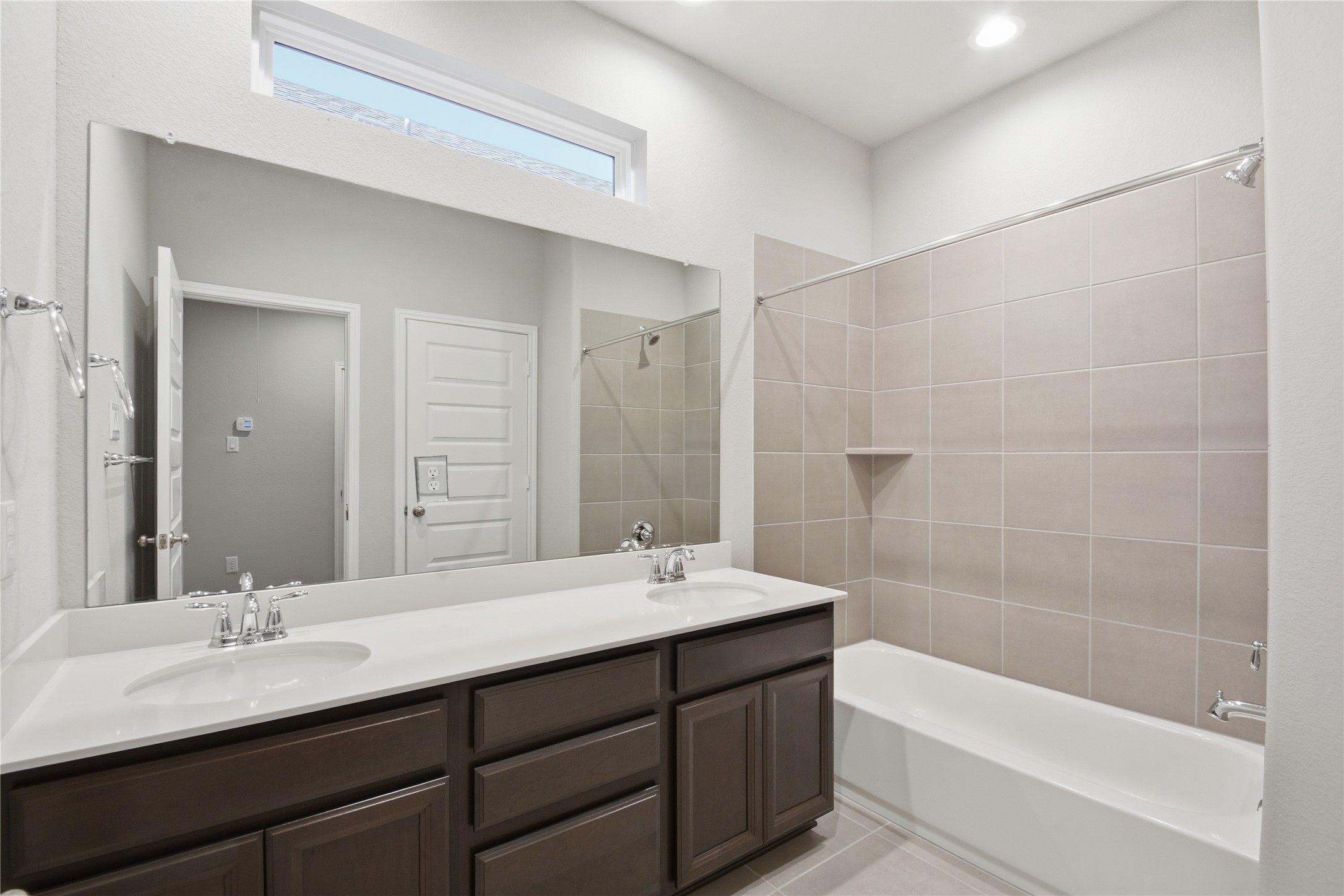 4106 Split Ivy Drive Houston, TX 77080 - Photo 26 of 34 a bathroom with a tub double sink and mirror