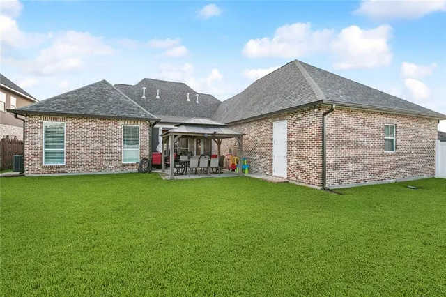 $550,000 | 116 Cove Pointe Drive, Luling, LA 70070