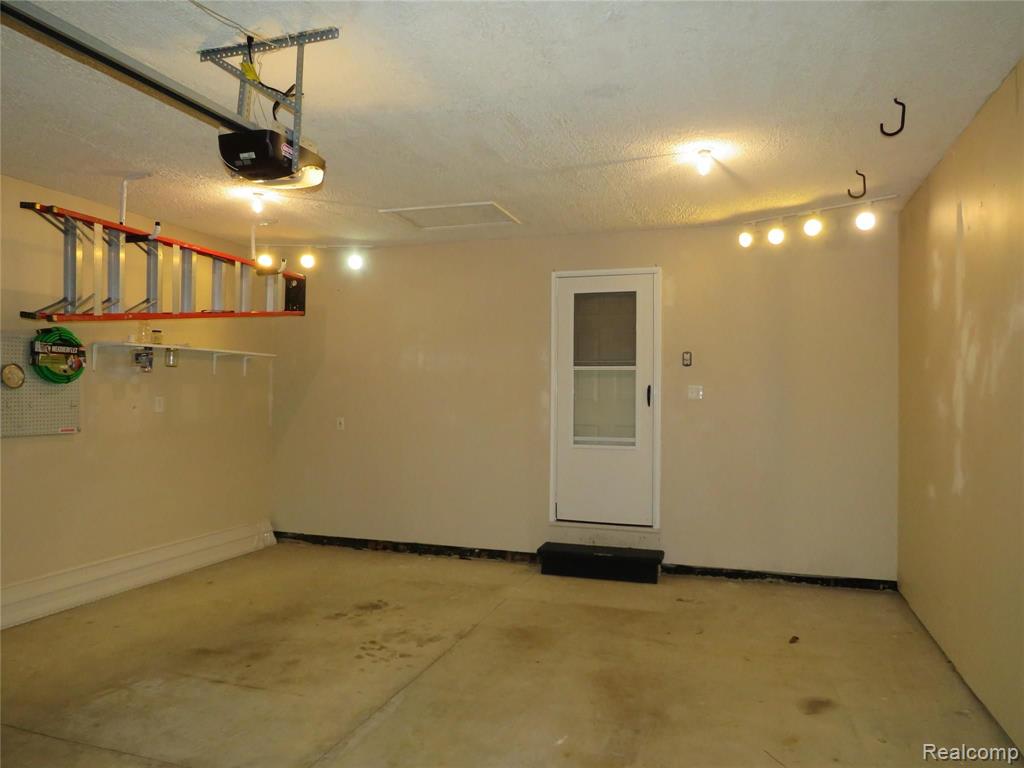 1749 Spaulding Road Monroe, MI 48162 - Photo 10 of 54 Gallery Image 10