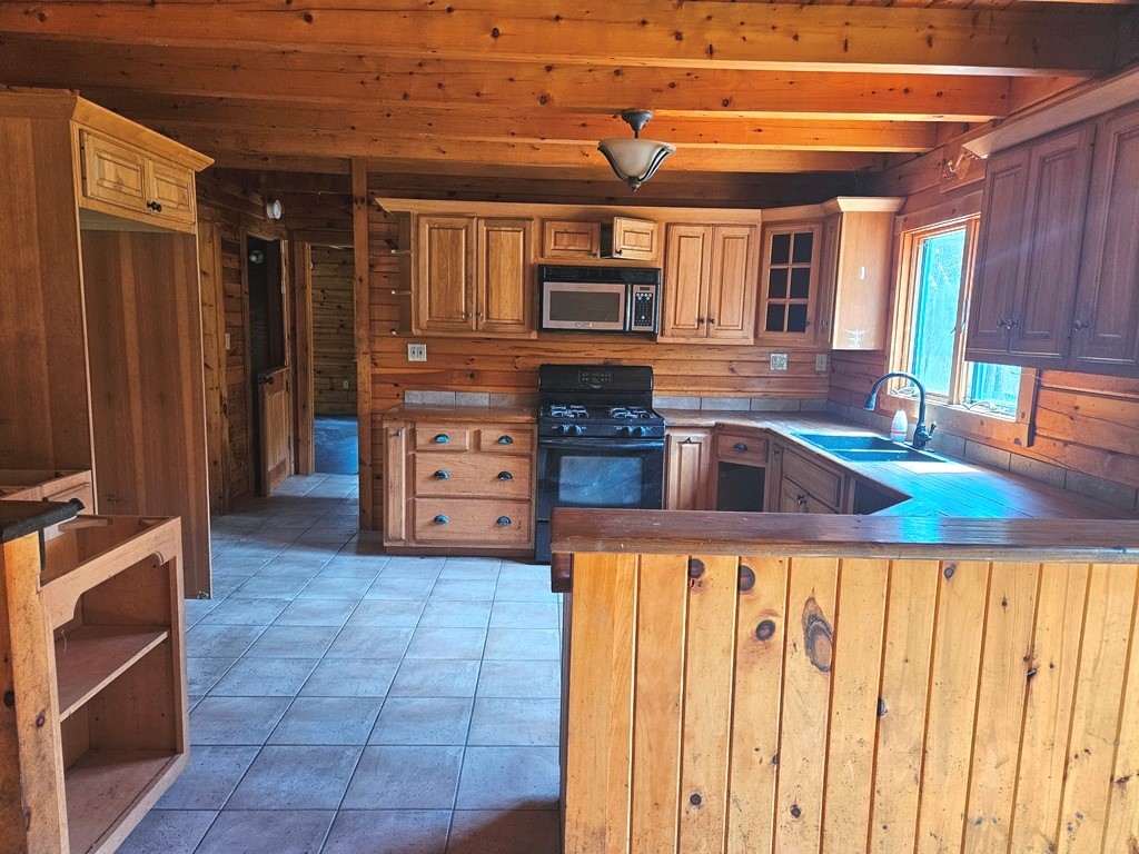 98 Woody Hill Road Westerly, RI 02808 - Photo 8 of 21 Gallery Image 8