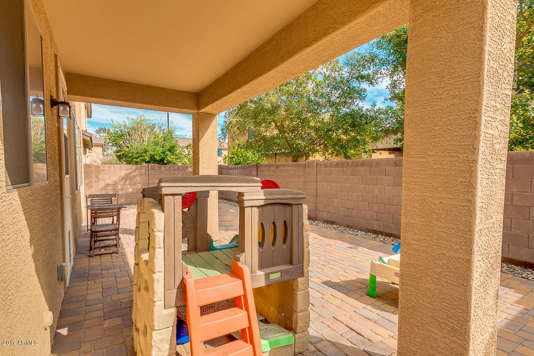 2099 South Martingale Road Gilbert, AZ 85295 - Photo 35 of 43 a view of balcony with furniture and garden