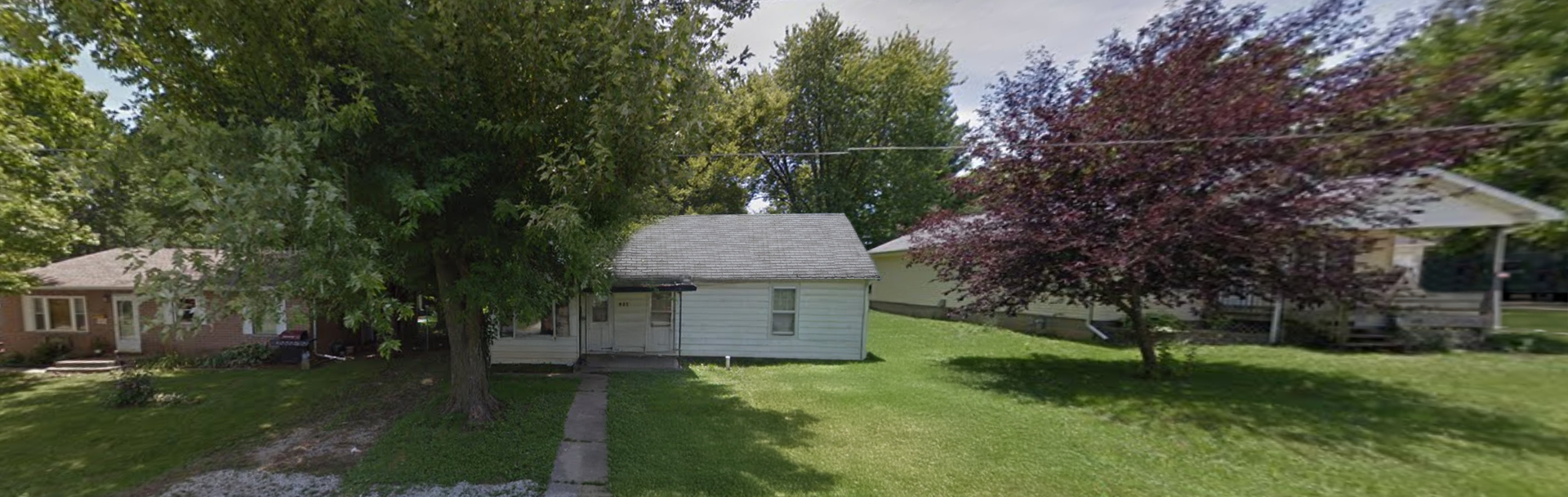 927 West Perry Street Pittsfield, IL 62363 - Photo 1 of 4 a view of a house with a yard and tree s