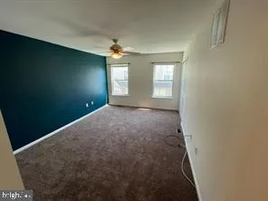 a view of empty room with window