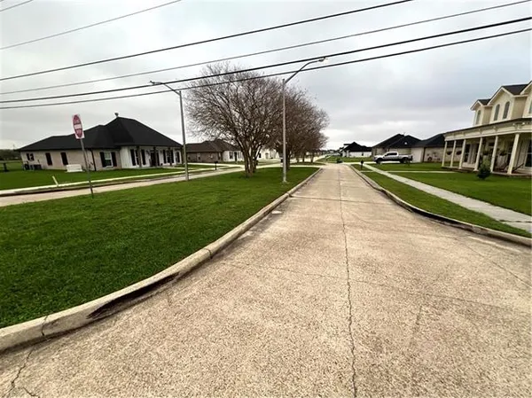 $69,900 | 118 Beau Pl Boulevard, Des Allemands, LA 70030