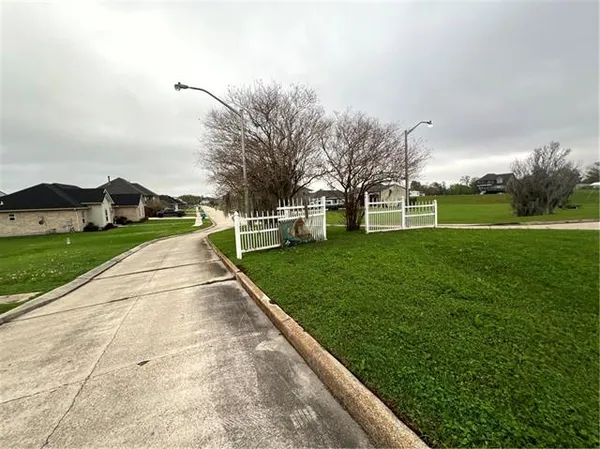 $69,900 | 118 Beau Pl Boulevard, Des Allemands, LA 70030