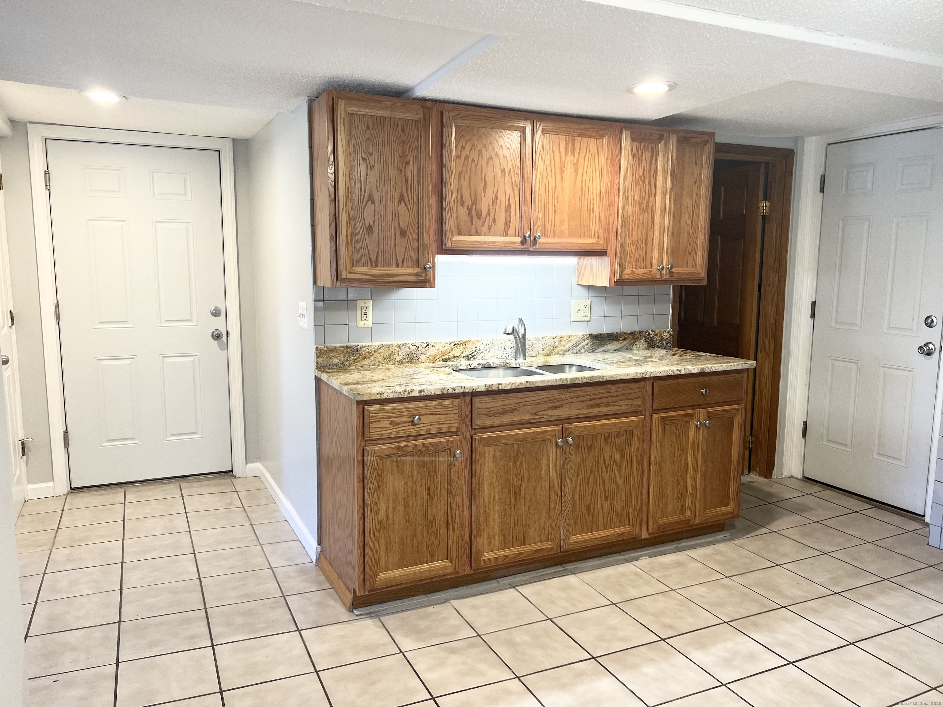 204 South Main Street, Unit 6 Middletown, CT 06457 - Photo 2 of 17