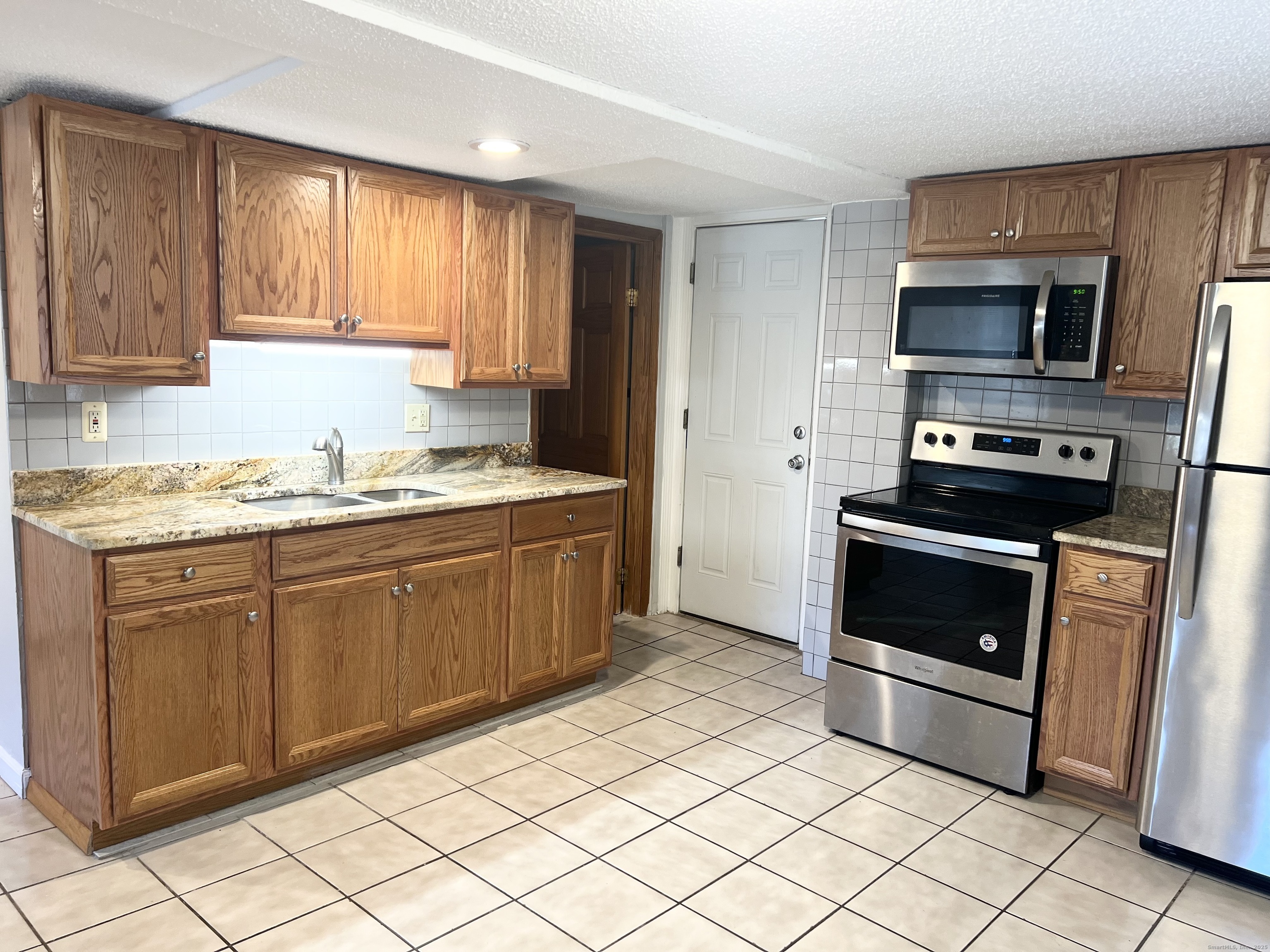 204 South Main Street, Unit 6 Middletown, CT 06457 - Photo 3 of 17