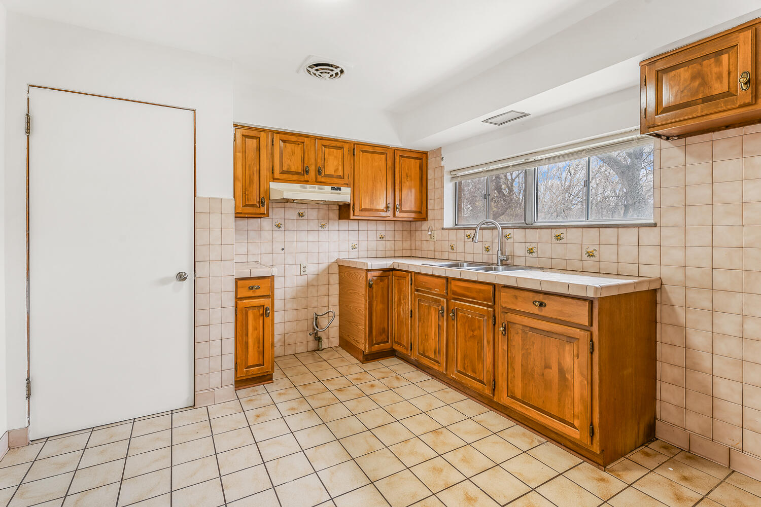 228 Southmoor Road Hammond, IN 46324 - Photo 11 of 31 1500x1000