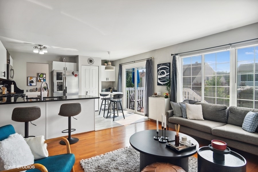 440 Spaulding Road Bartlett, IL 60103 - Photo 11 of 27 a living room with furniture and a large window
