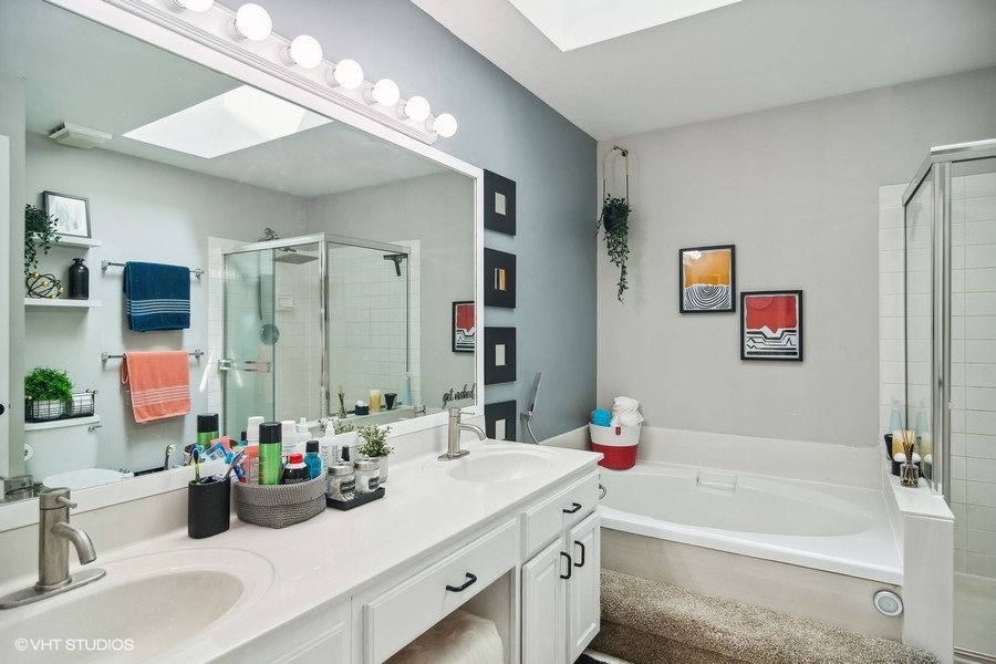 440 Spaulding Road Bartlett, IL 60103 - Photo 14 of 27 a bathroom with a double vanity sink mirror and bathtub