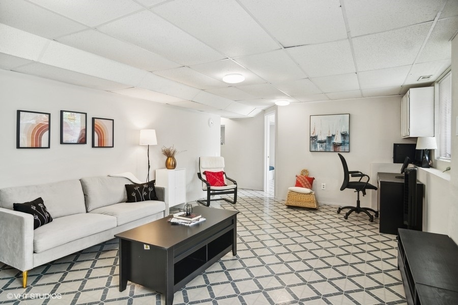 440 Spaulding Road Bartlett, IL 60103 - Photo 19 of 27 a living room with furniture and a table