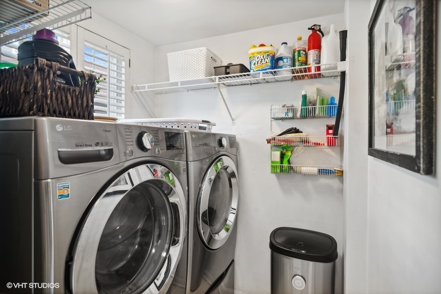 440 Spaulding Road Bartlett, IL 60103 - Photo 21 of 27 a utility room with dryer and washer