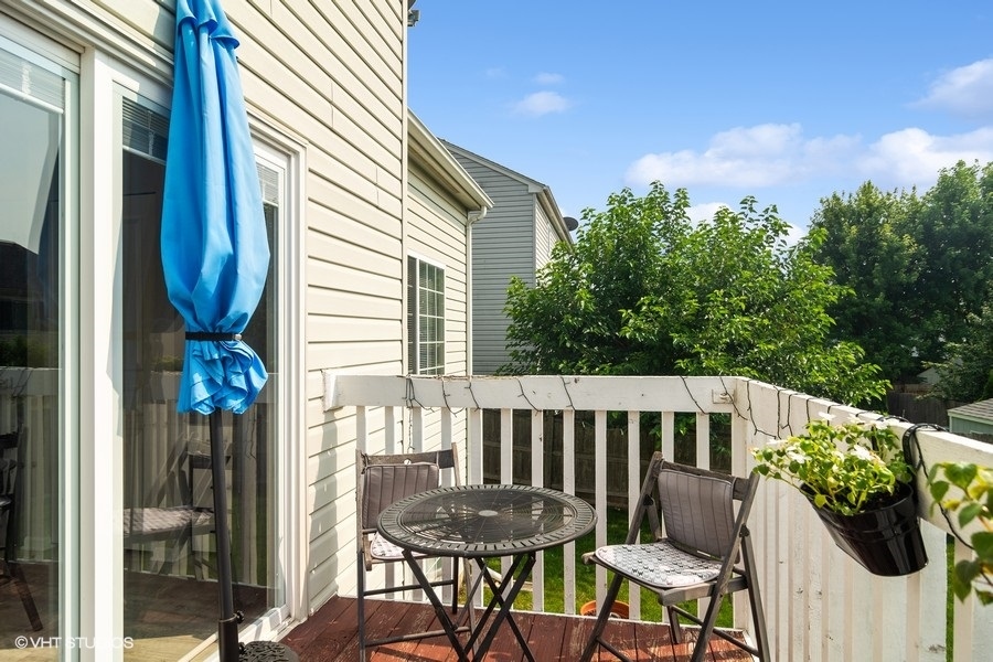 440 Spaulding Road Bartlett, IL 60103 - Photo 23 of 27 a view of a balcony dining area