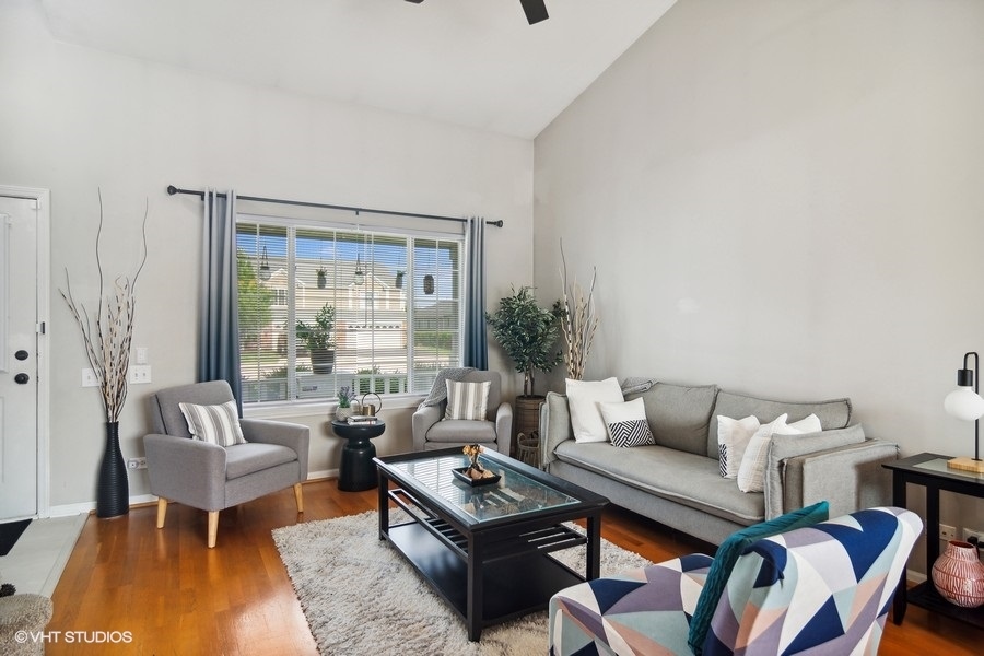 440 Spaulding Road Bartlett, IL 60103 - Photo 4 of 27 a living room with furniture and a large window