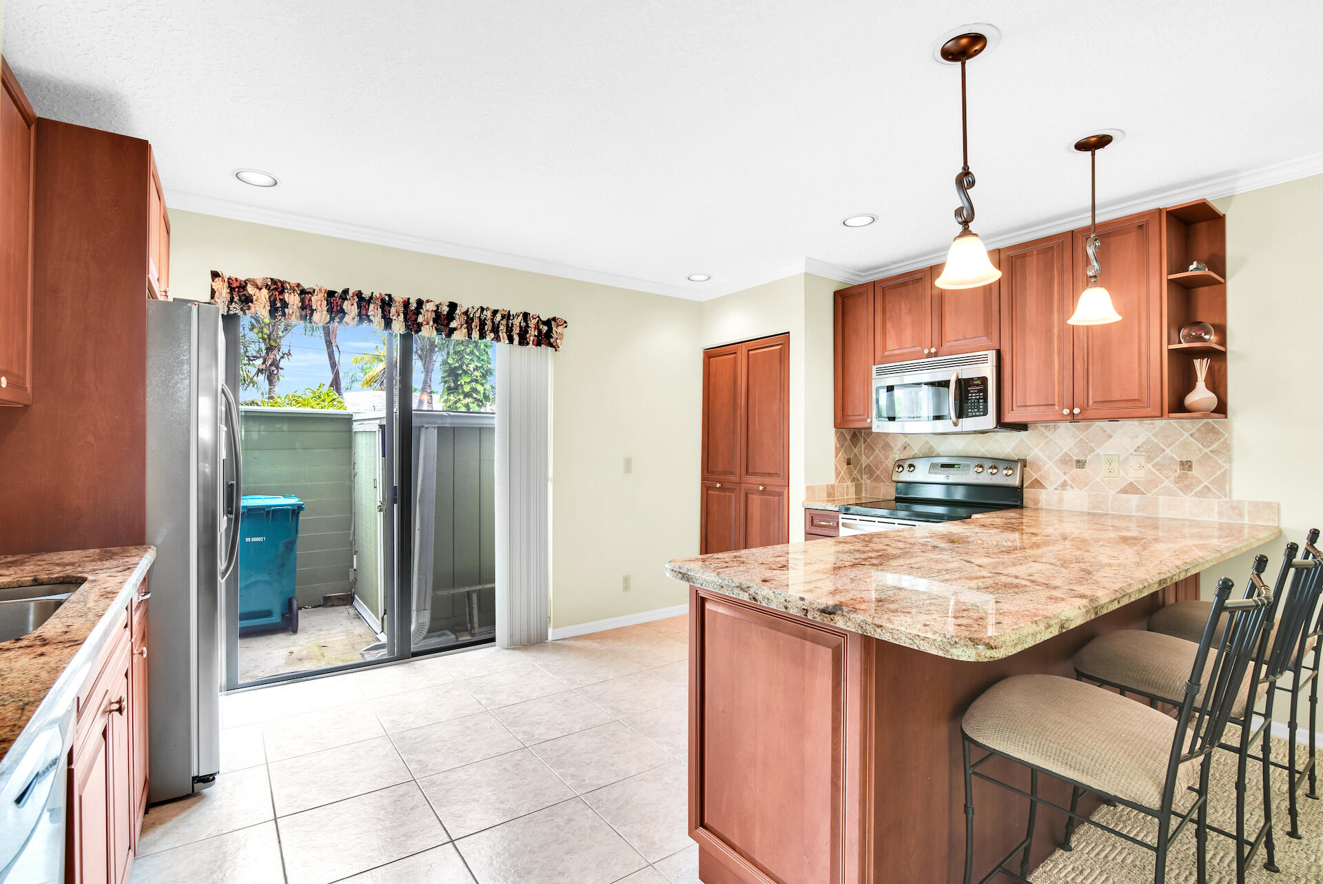 756 Mariners Way Boynton Beach, FL 33435 - Photo 36 of 66 Granite Counters